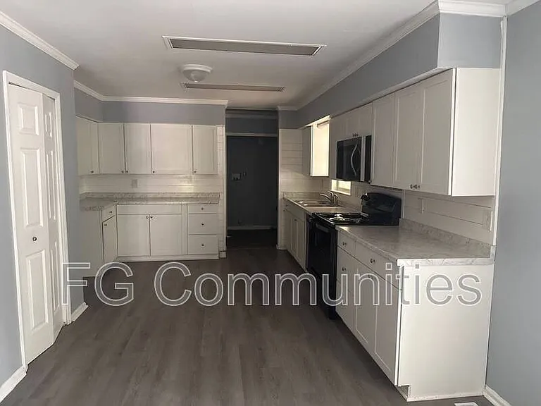 1914 Ridgewood Rd — Photo 6
