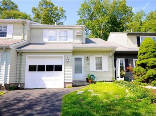 16 Pebble Ct #16, Newington, CT 06111