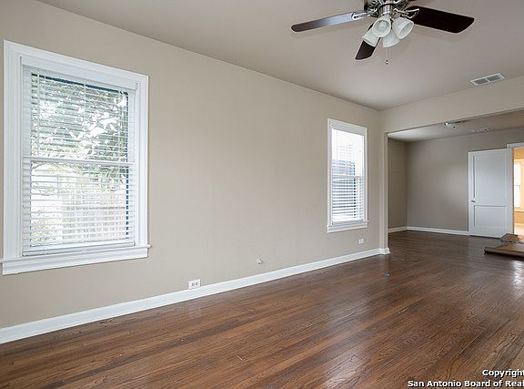 5th image of 403 Thorain Blvd
