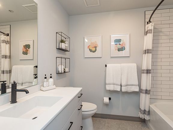 3rd image of 2153 N Elston Ave #581
