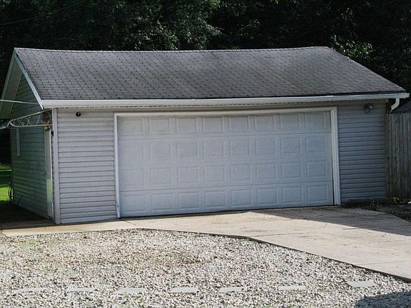 2nd image of 26532 Lakeview Dr