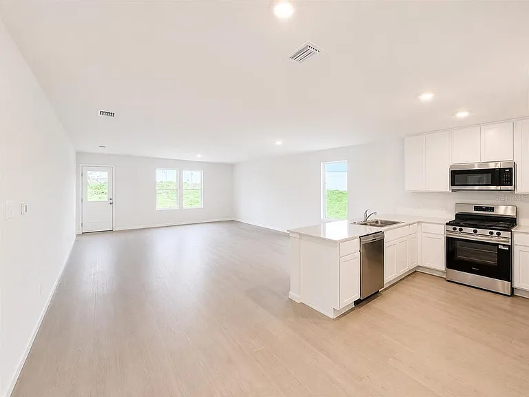 431 Artemis St — Photo 9