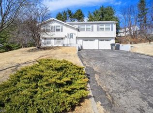 31 Myrtle Ave, Wayne, NJ 07470