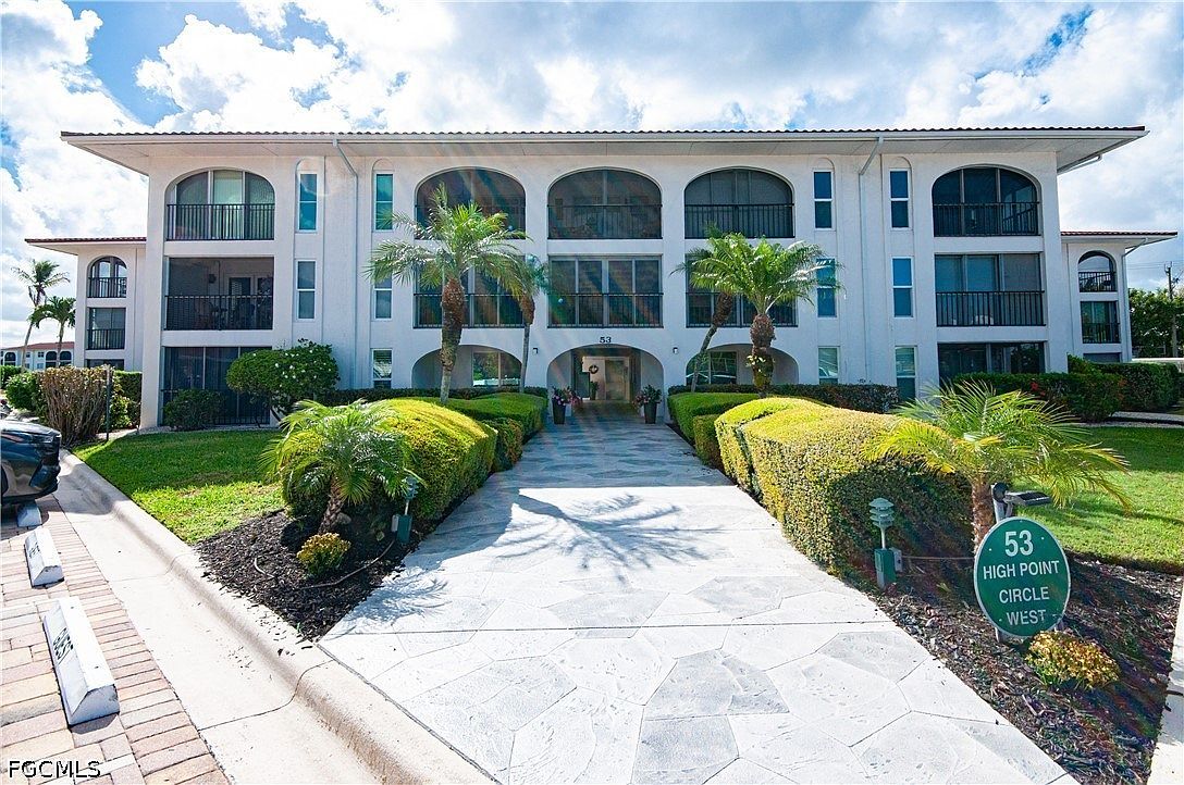 53 High Point Cir W APT 204