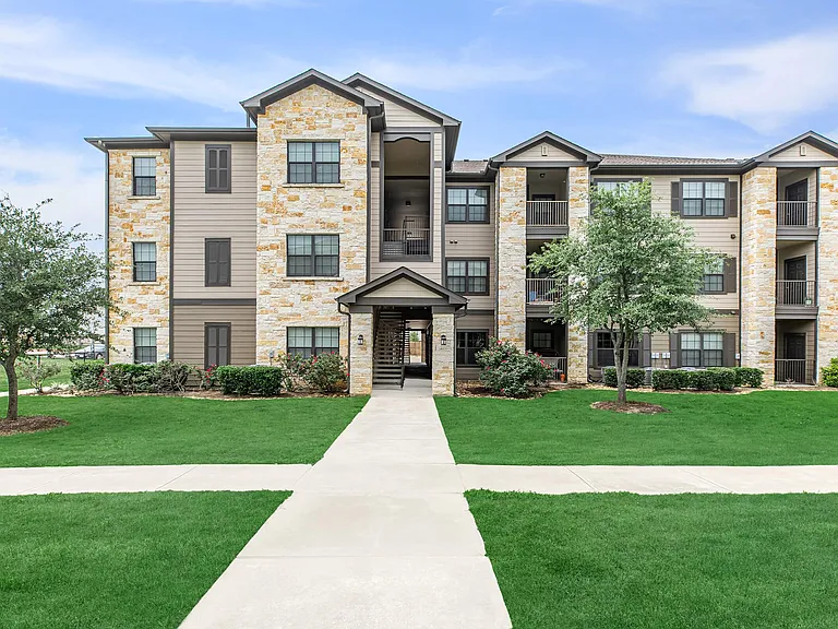 Willow Creek Apartments — Photo 25