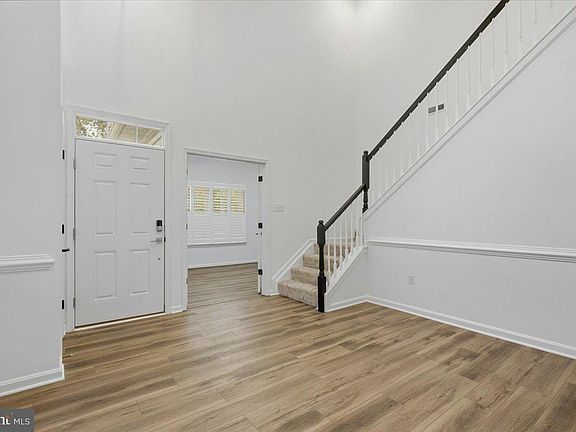 4th image of 534 Summerset Ct Unit 37