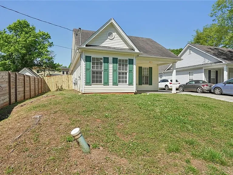 2596 Bates St SE — Photo 3