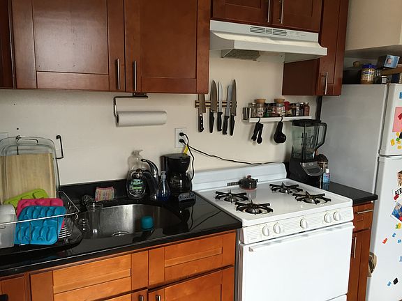 5th image of 1054 Bergen St #2NDRIGHT