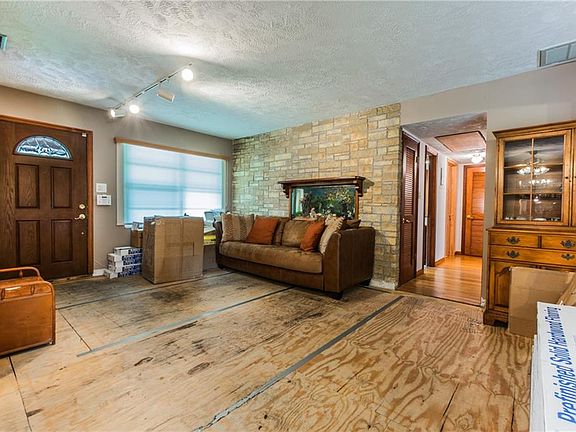 4th image of 7203 Kingsbury Cir