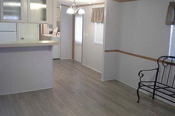 4th image of 859 E Colonial Cir