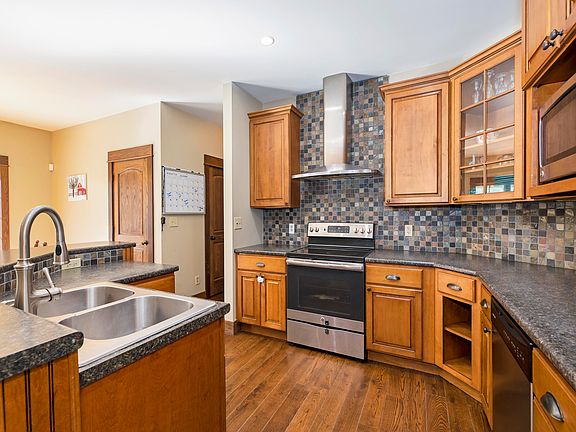 5th image of 1419 Bjornson St