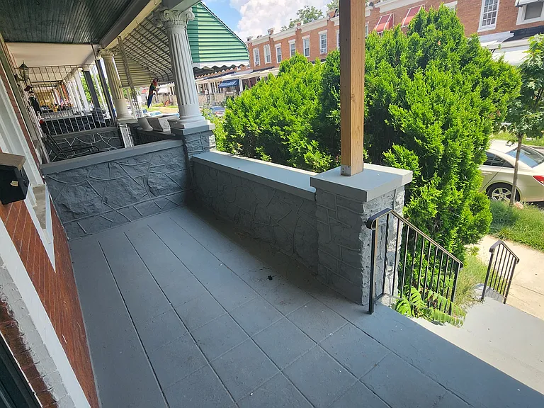 2528 Robb St — Photo 3