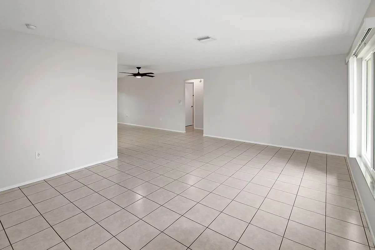 Building Photo - 145 Hourglass Dr
