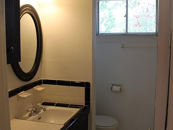 4th image of 2207 Mimosa Dr APT 5