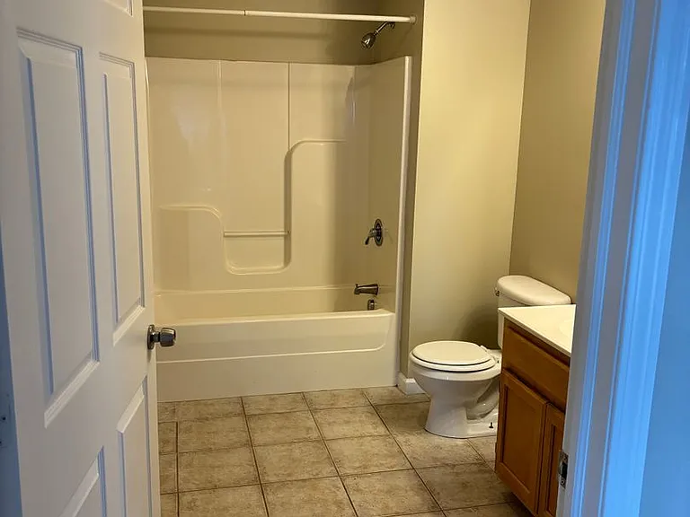 Lakepointe Apartment Homes — Photo 26