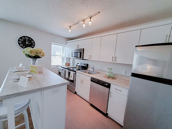 3rd image of 836 Park Ave #F8012694e