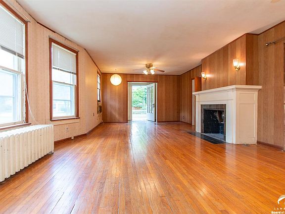 3rd image of 2114 Barker Ave