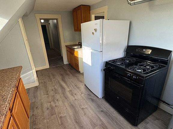 2nd image of 6 Reservoir Rd APT 6E