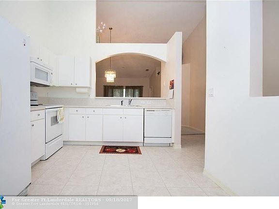 5th image of 8498 Logia Cir #8498