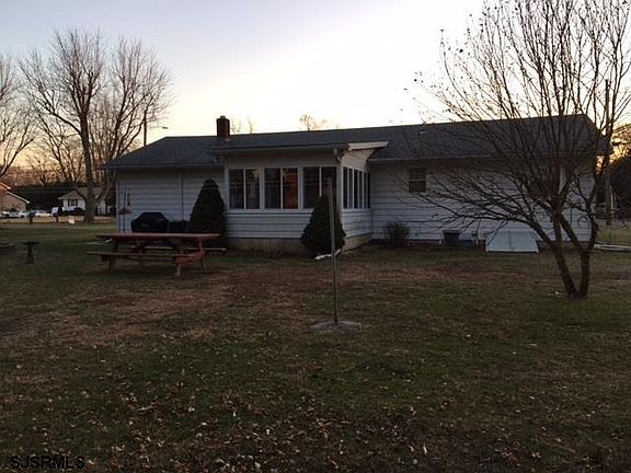 4th image of 1614 Wisteria Ave