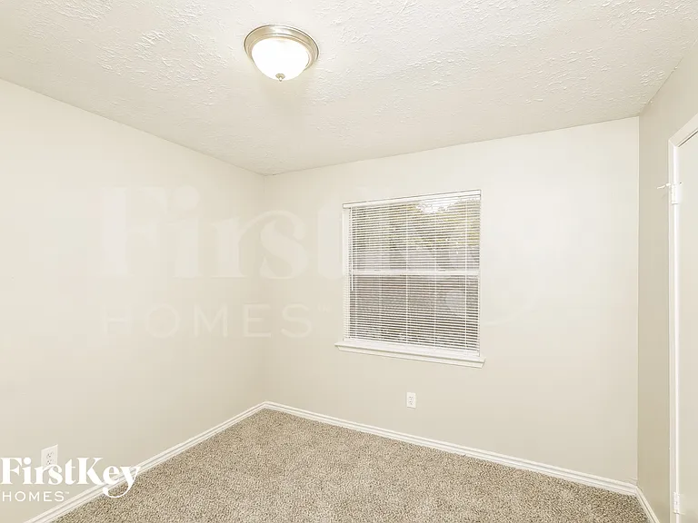 19903 Mountain Dale Dr — Photo 14