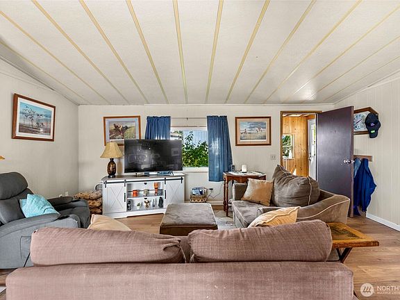 4th image of 2306 Grant Place