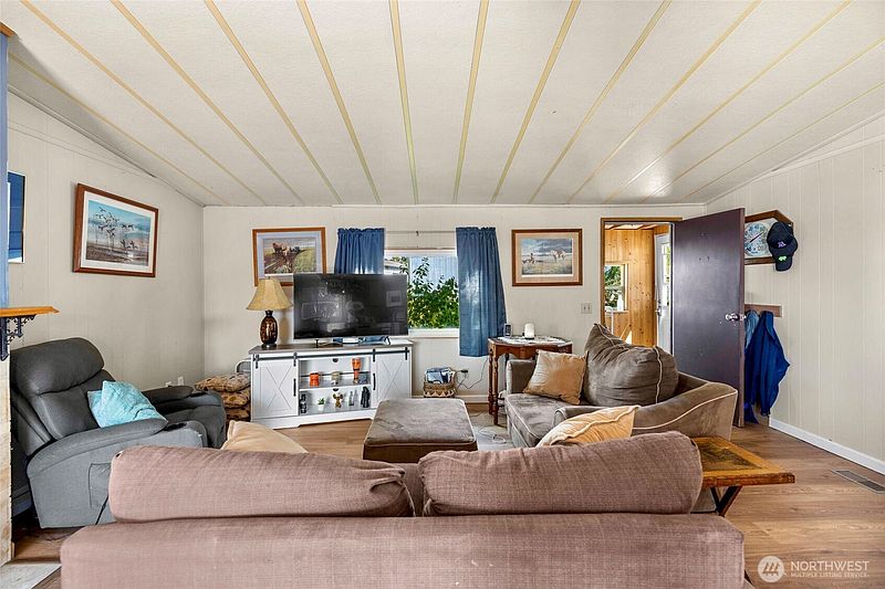 4th image of 2306 Grant Place
