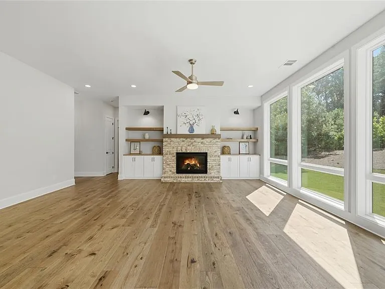 401 Oakleigh Ave — Photo 9