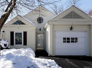 14 Saint George Pl #14, Sandy Hook, CT 06482