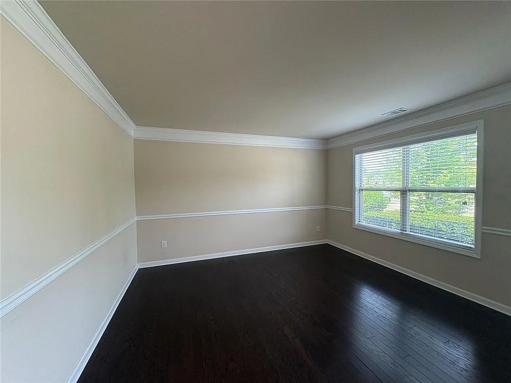 5 bed, 3.0 bath, 2847 sqft, $2,600 — Photo 3