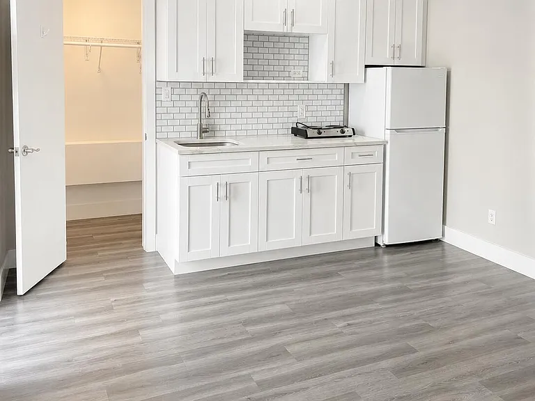741 NE 16th Ave #4 — Photo 3