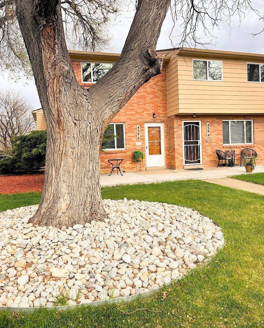 3 bed, 1.5 bath, 1200 sqft, $2,400 — Photo 1