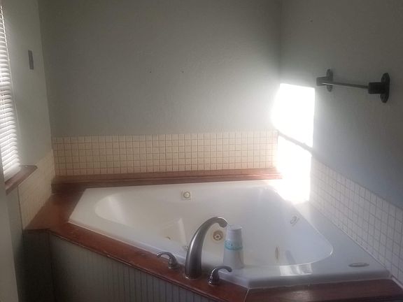 4th image of 102 3rd St