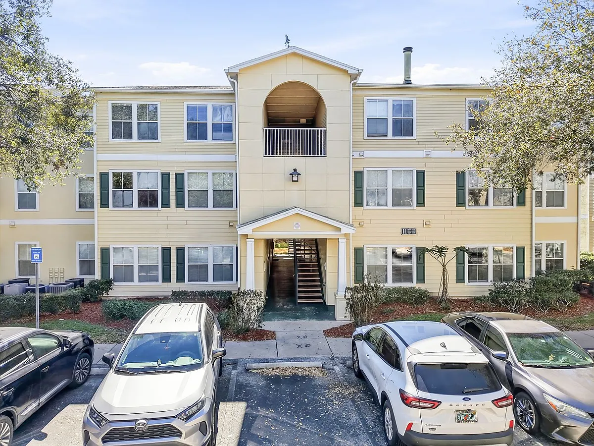 Building Photo - 18193 Bridle Club Dr