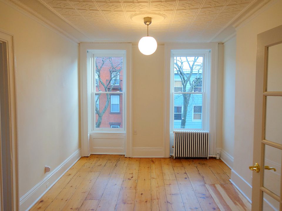 1st image of 345 Sackett St #3