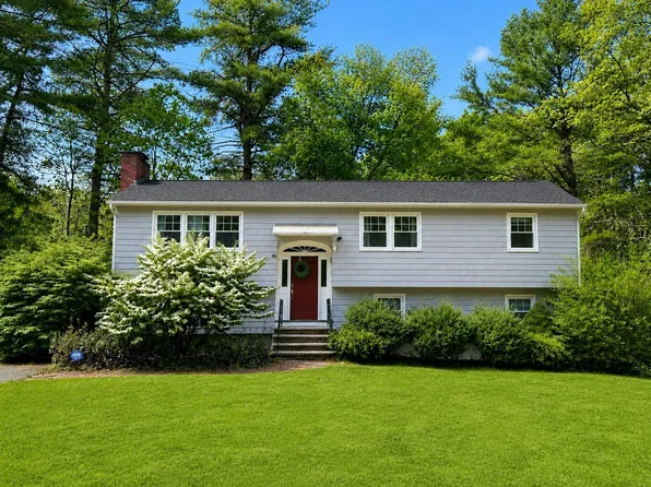 125 Craigie Cir, Carlisle, MA 01741