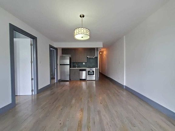 4th image of 163 Vernon Ave #3