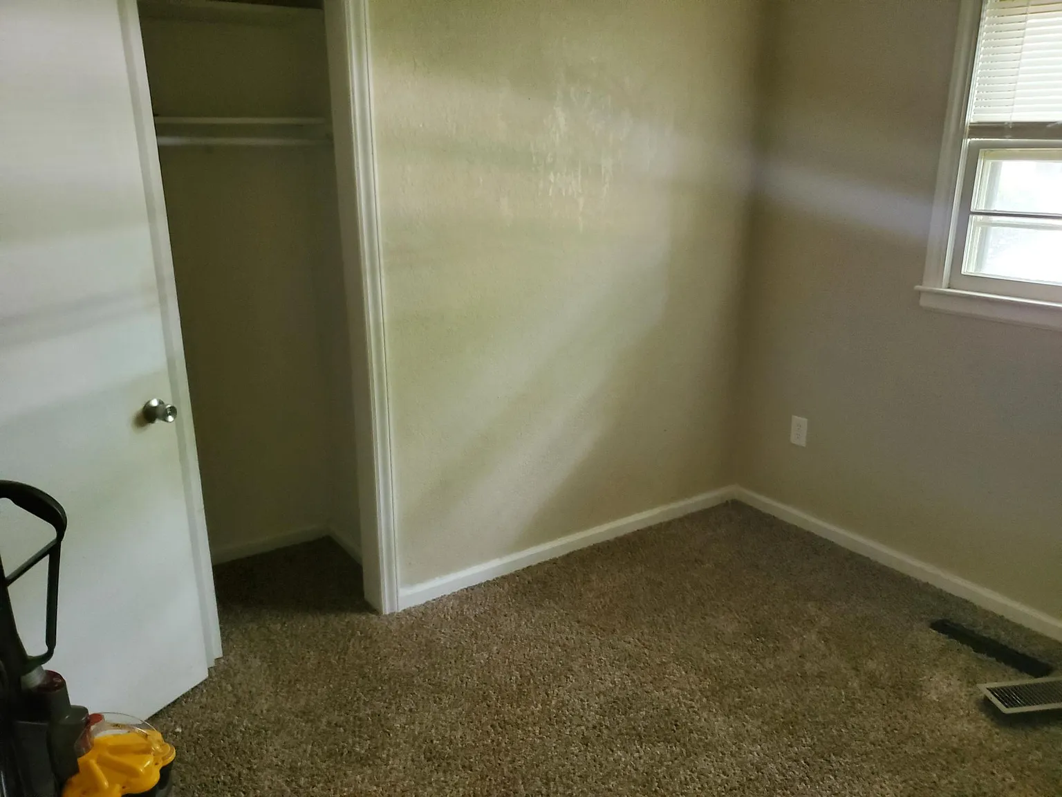 4 bed, 2256 sqft, $1,600 — Photo 2