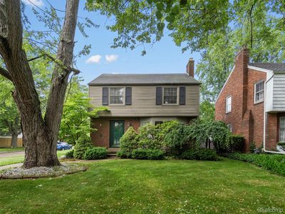 1930 Kenmore Dr, Grosse Pointe Woods, MI, 48236