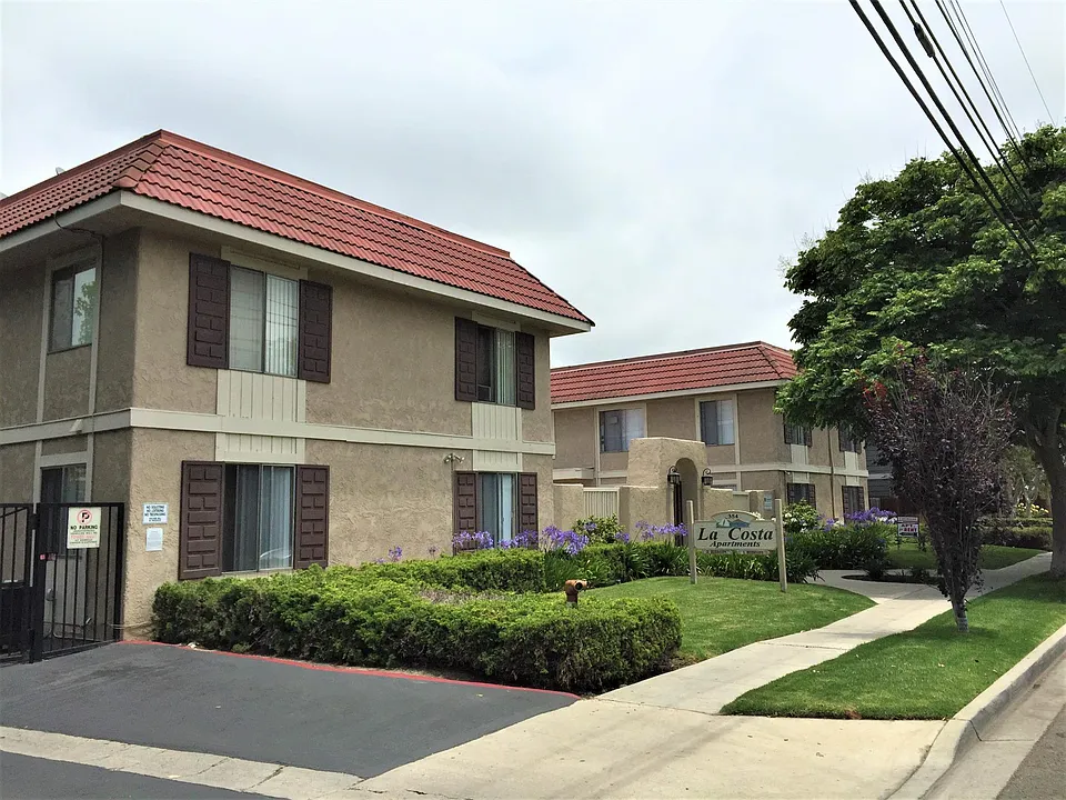 La Costa Apartments