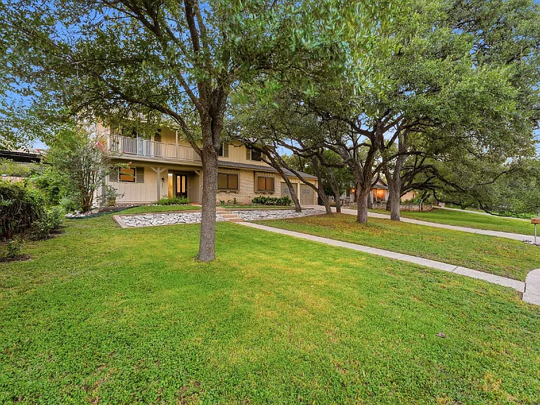 8607 Norwich Dr — Photo 3