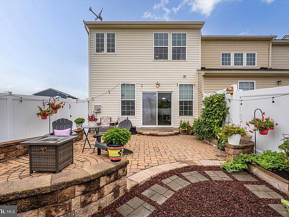3rd image of 727 Wye Oak Dr