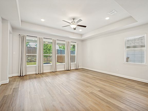 4th image of 137 Glenwood Dr