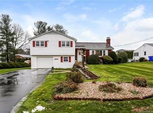 977 Cloverdale Cir, Wethersfield, CT 06109