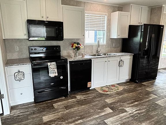 2nd image of 118 Park Estates Ave #118