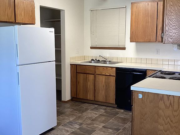 5th image of 252 5th St NE