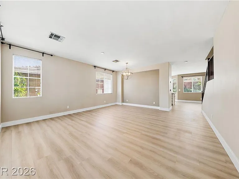 2551 Williamsburg St — Photo 9