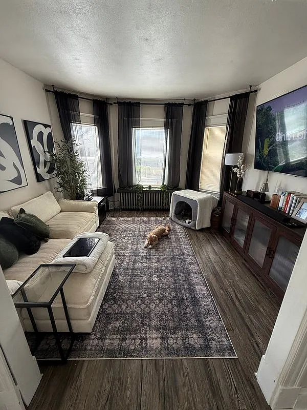 2 bed, 1.0 bath, 1100 sqft, $1,700 — Photo 2