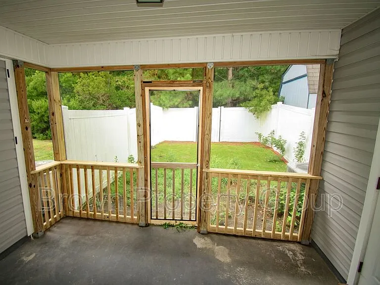 102 Springwood Dr — Photo 14