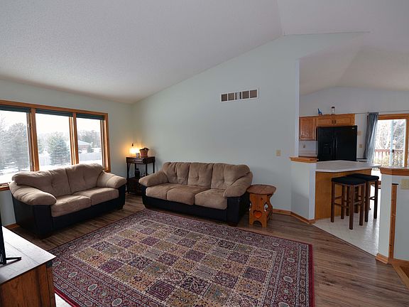 5th image of 940 236th Ave NW